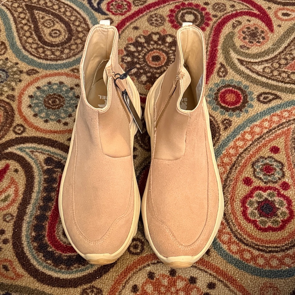 SOREl Women's kinetic Breakthru Acadia Waterproof Sneaker Boots